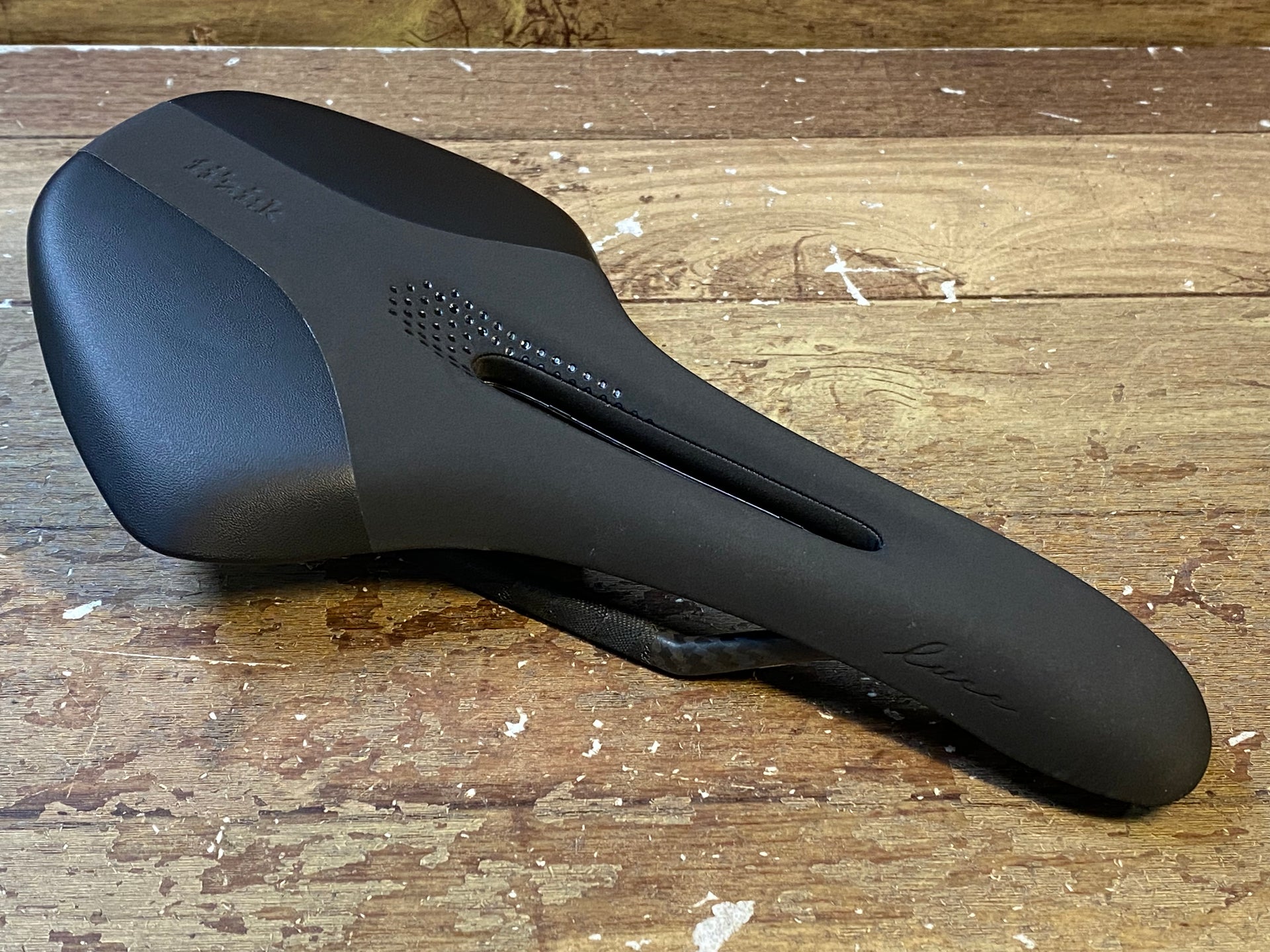 HE679 フィジーク fizik ルーチェ LUCE R1 OPEN サドル Large カーボン 