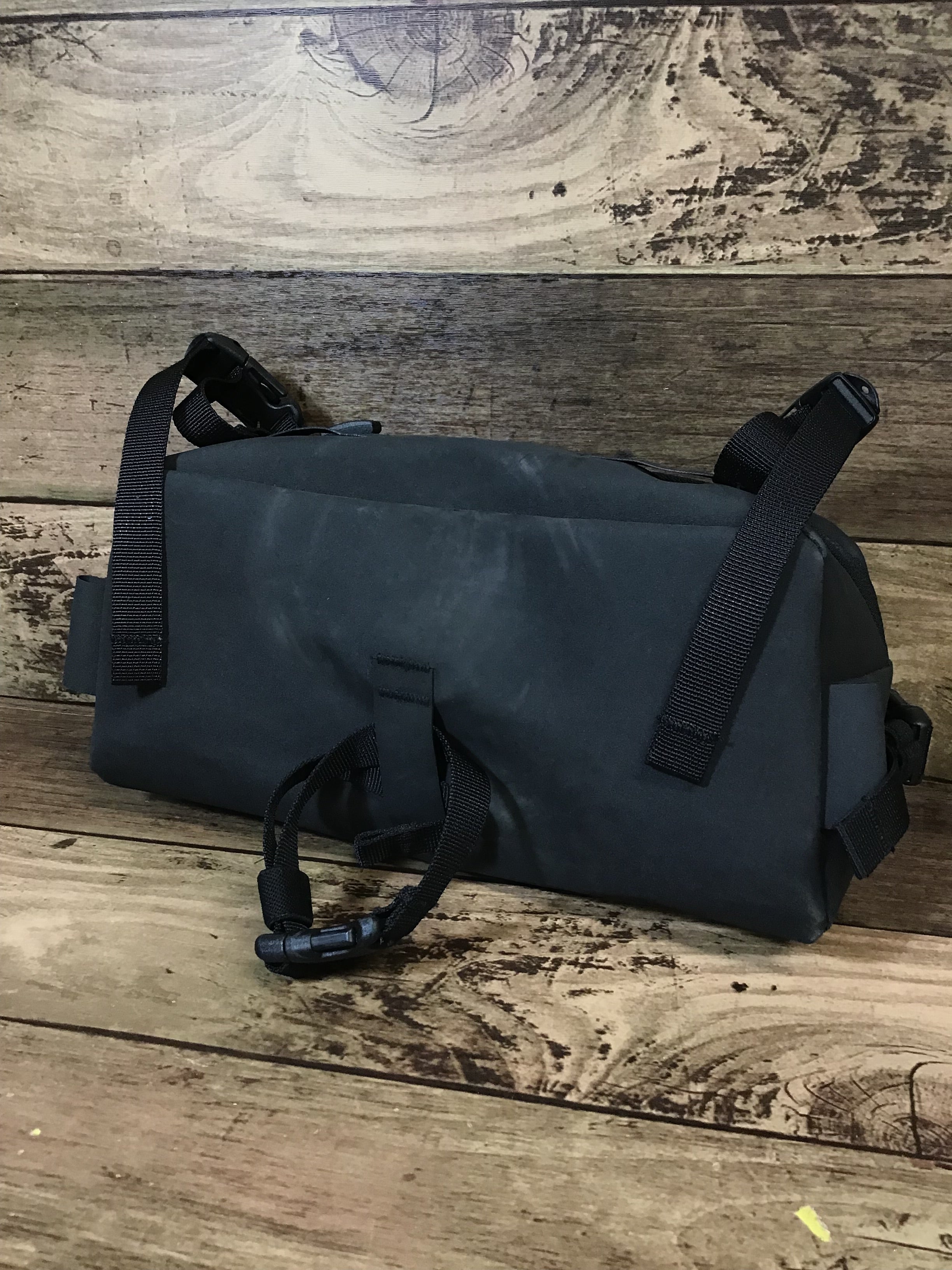 GK986 ラファ Rapha バーバッグ BARBAG 黒 スレ大 – BICI AMORE EQ STORE