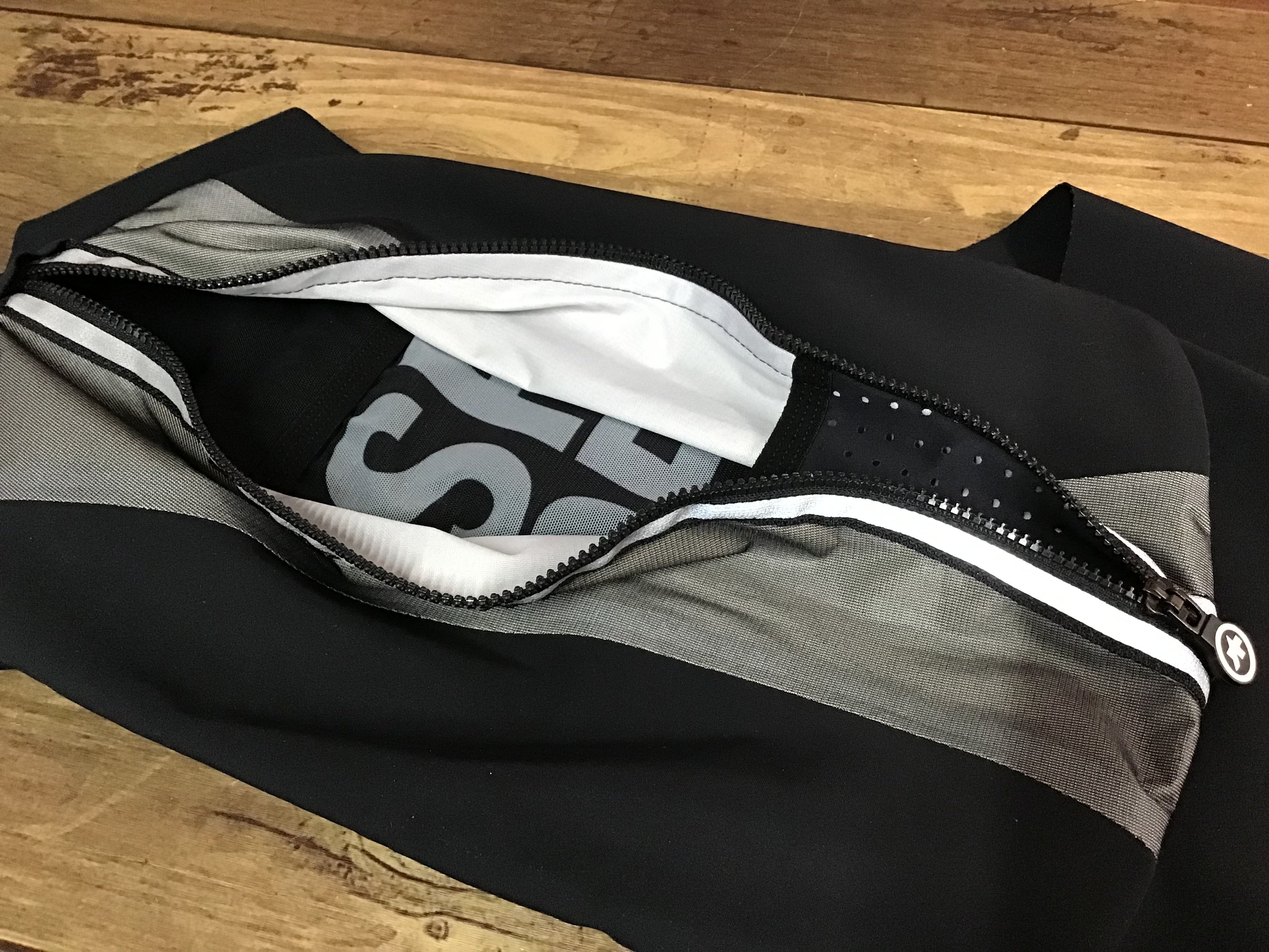 GZ208 アソス assos スパイダーバッグ SPIDER BAG2 リュック バックパック グレー 黒