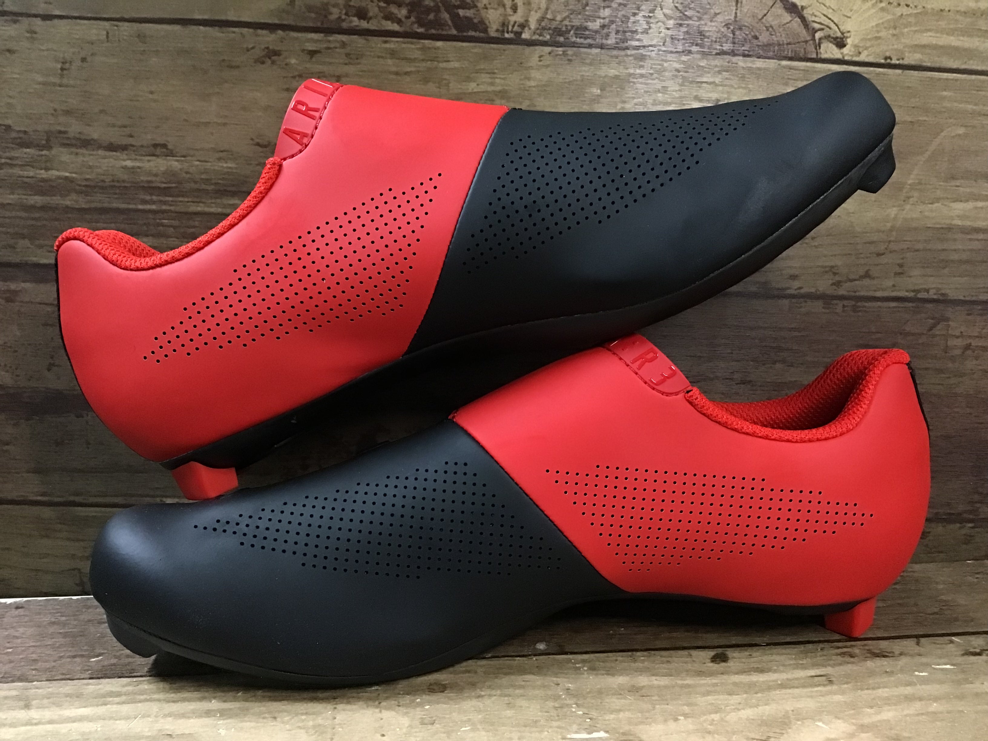 GW042 フィジーク fizik R3B ARIA BOA ビンディングシューズ 黒赤 EU42