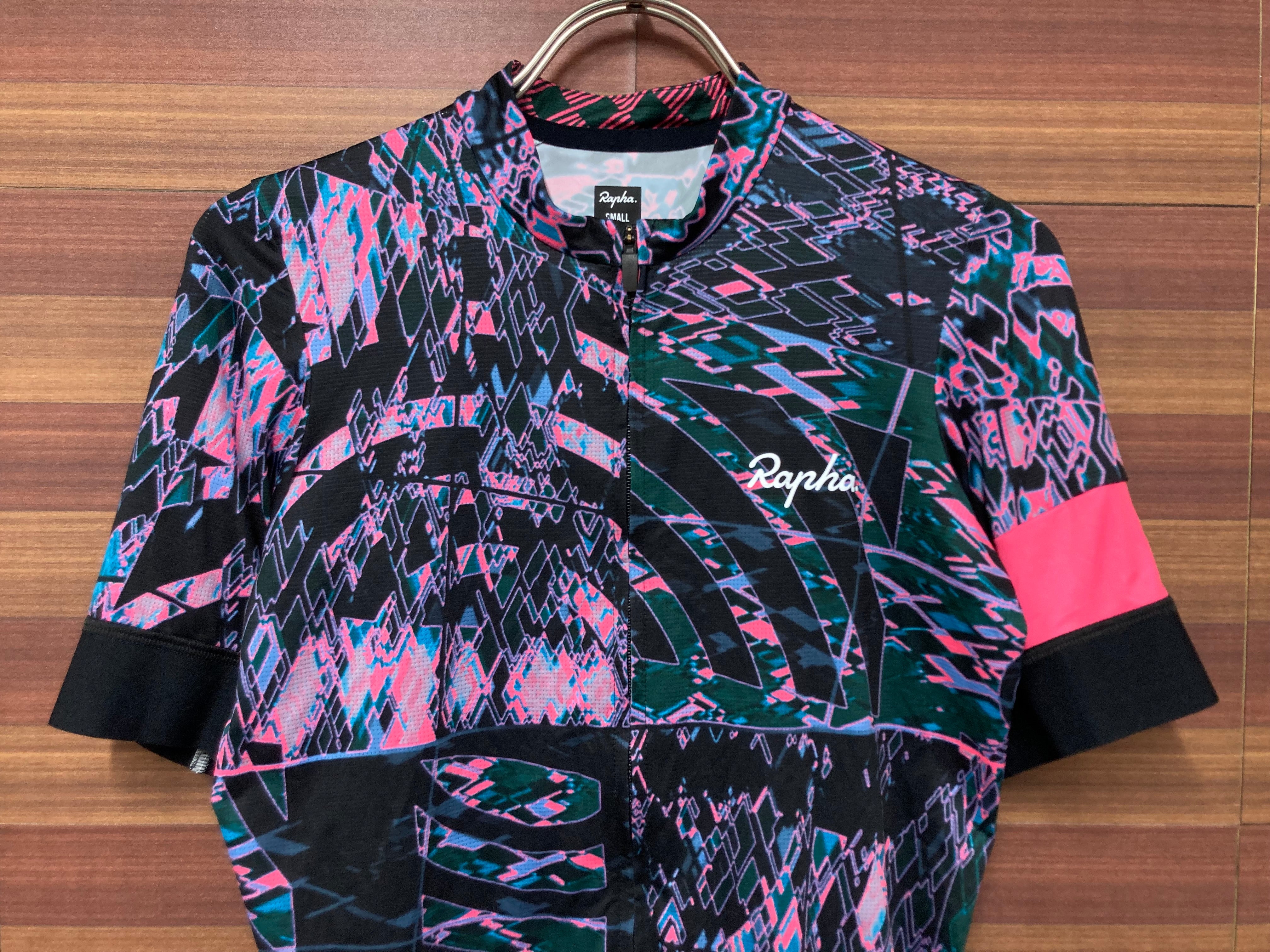 HF927 ラファ Rapha プロチームトレーニングジャージ PRO TEAM TRAINING JERSEY 半袖 S ピンク 黒