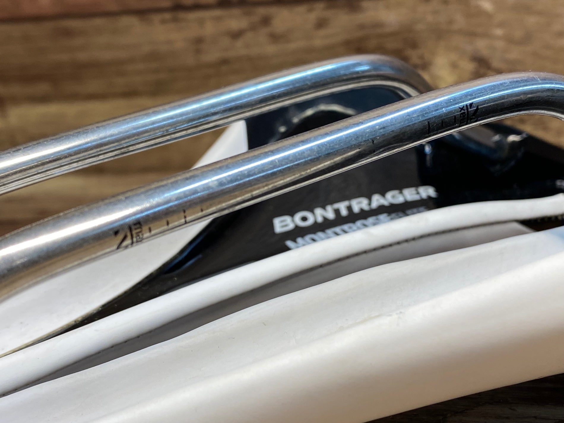 HJ787 ボントレガー BONTRAGER モントローズ MONTROSE ELITE サドル 138mm HollowTiレール 白